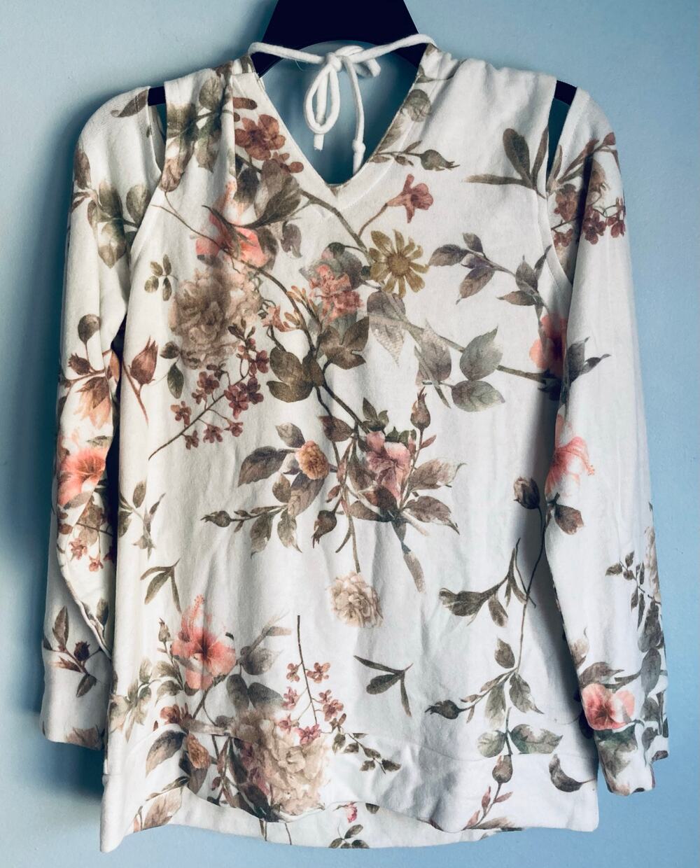 Lightweight Soft Hoodie Cold Shoulder Floral Print Large Chaser NWT